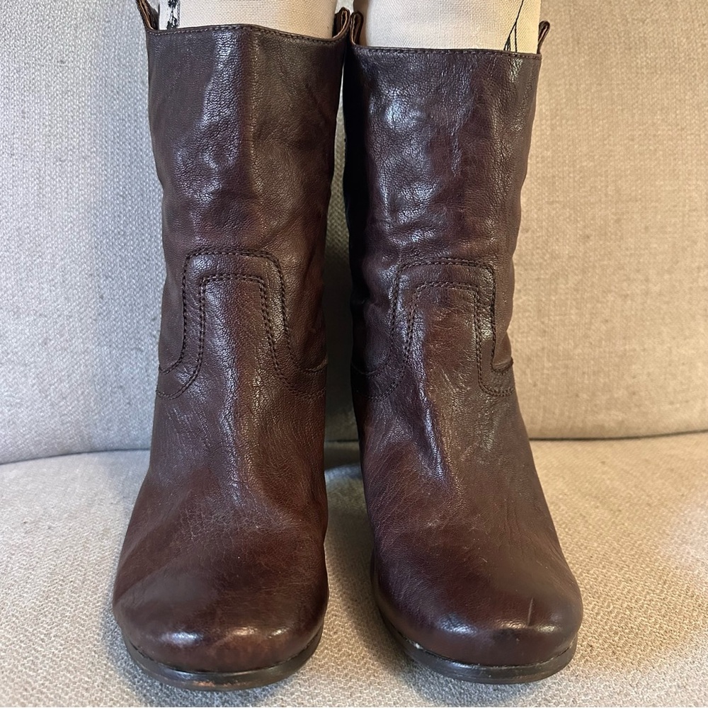 Frye Carson Mid Heel Dark Brown Leather Boots Pull On Vintage - Picture 2 of 10